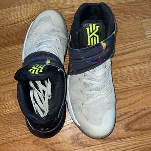 Kyrie 2 Championship Parade White Black